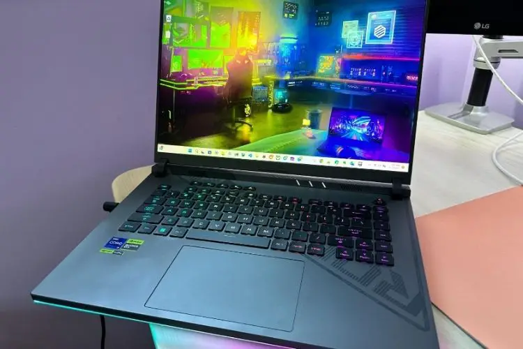 ASUS ROG Strix G16 - best gaming laptop under 2000 Dollars